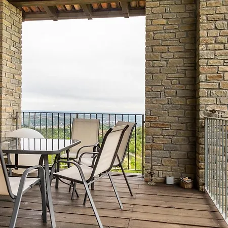 With A Spectacular View, 10 Km Away From Canelli Loazzolo