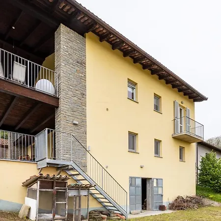 With A Spectacular View, 10 Km Away From Canelli