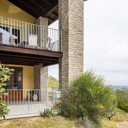 With A Spectacular View, 10 Km Away From Canelli Tatil Evi